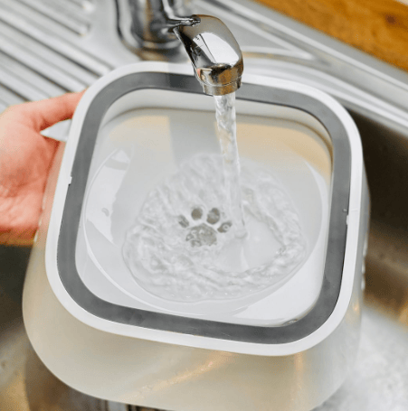 🔥Pet Water Bowl Splash-proof Not Wet Mouth Can Be Car Anti-flip Waterer